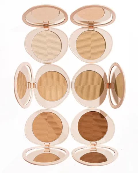 Sunnies Face The Powder