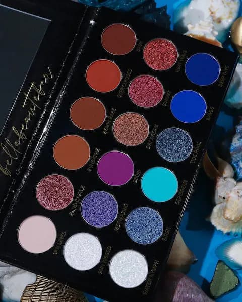 Bella Beauté Bar The Sun and The Sea Eyeshadow Palette