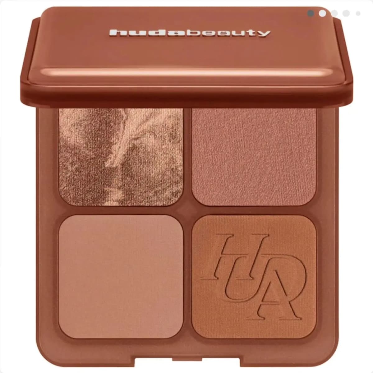 Medium palette with gold-brown marbled shimmer, dusty rose, beige matte and orange-bronze HUDA-embossed powder.