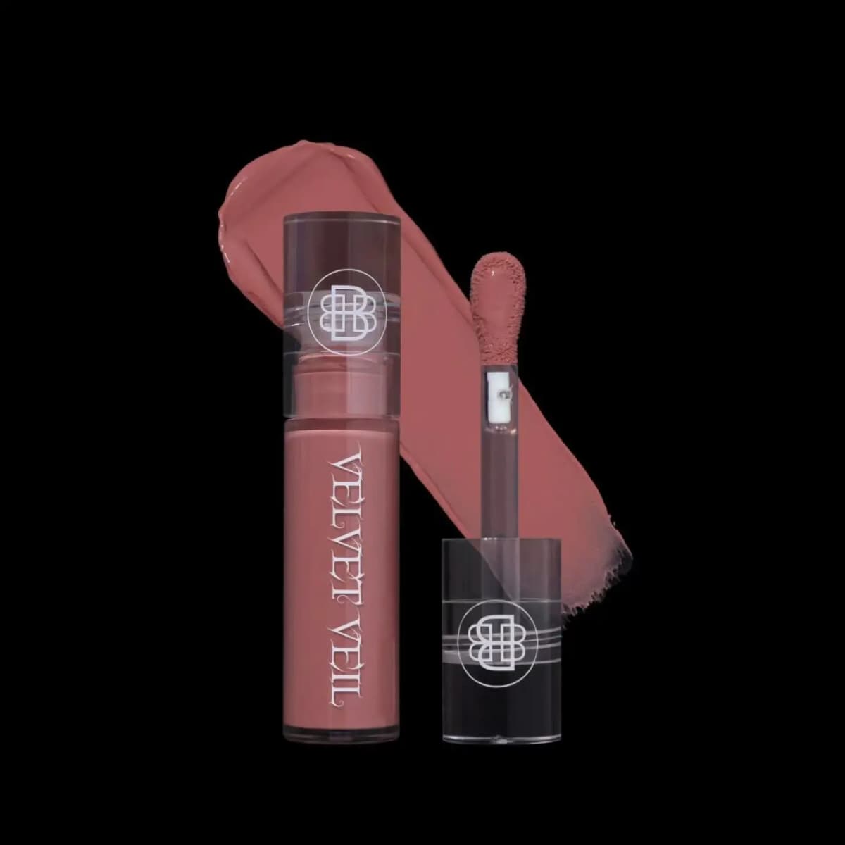 Dusty rose-pink lip mud tube with open doe-foot wand and creamy rose swatch