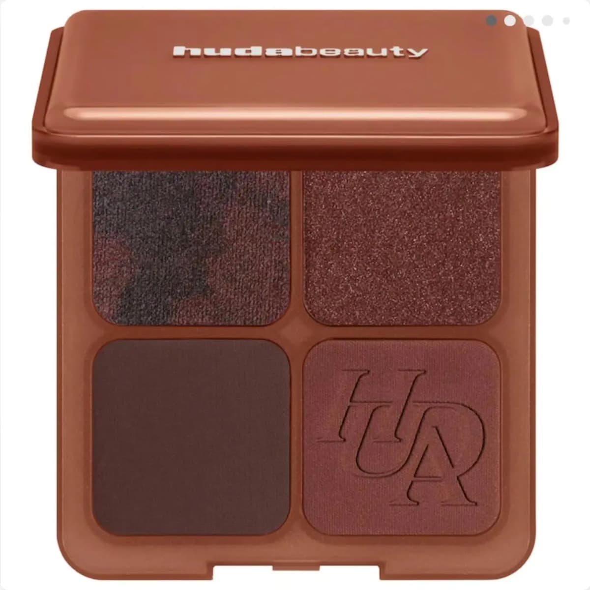 Ultra-Rich palette with dark plum marble, shimmering deep red-brown, espresso matte and embossed reddish-brown powder.