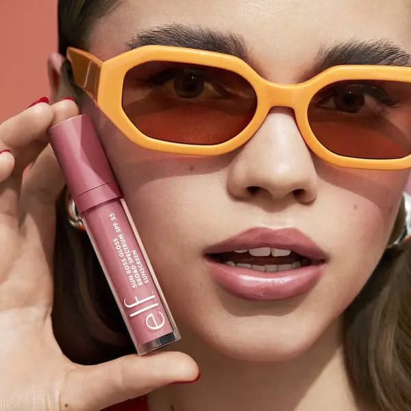 e.l.f. Sun Boss Gloss SPF 25 glossy finish on lips